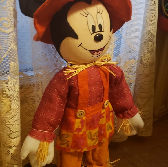20-inch Minnie Mouse scarecrow decoration  - Picture 6 of 12